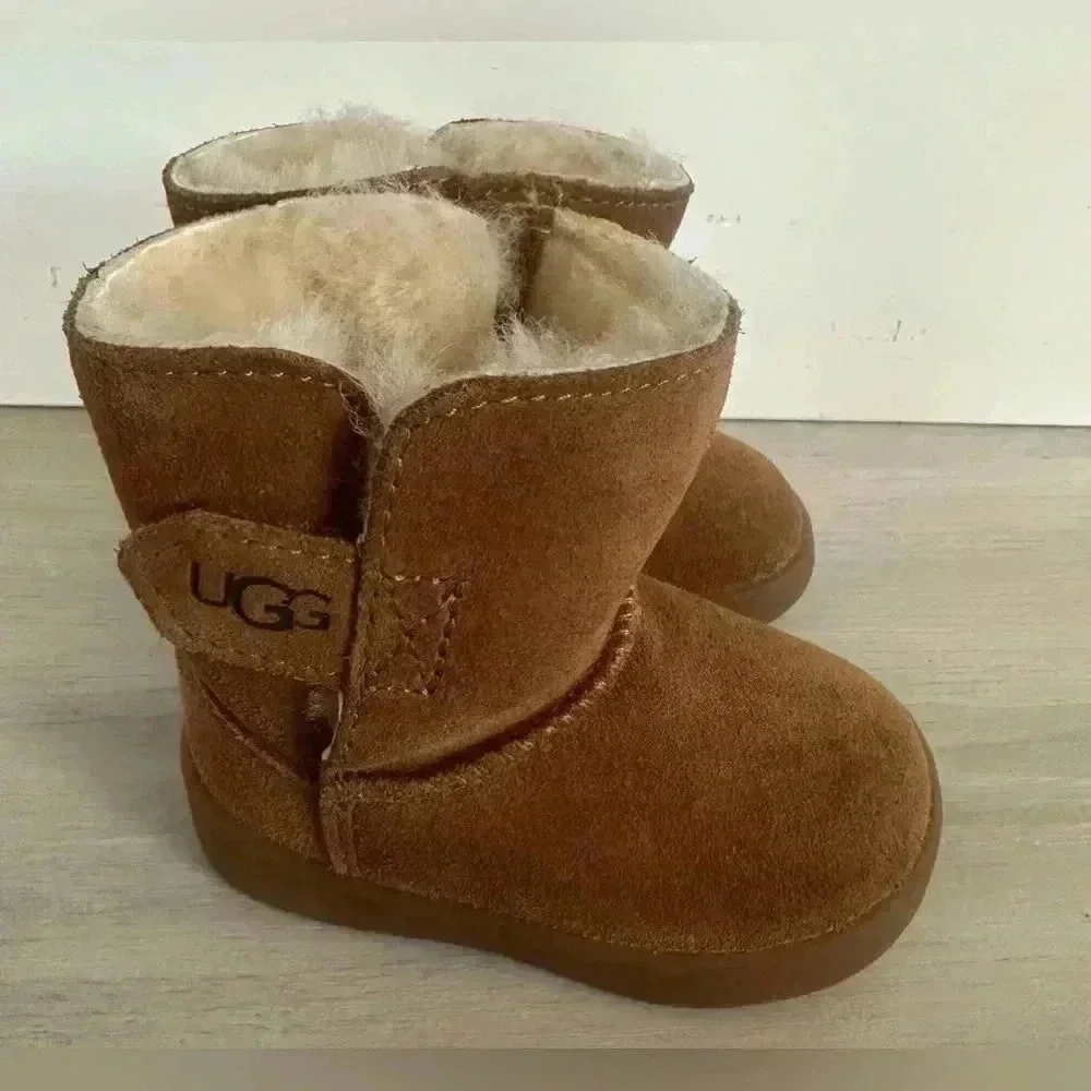 UGG Kids Booties Infant Baby Slip-On Chestnut Hook-and-Loop Cozy Warm sz 2 baby